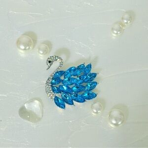 🦢Elegant Blue Swan Brooch